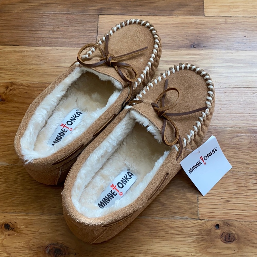 NWT Minnetonka slippers (Petra Trapper- cinnamon)